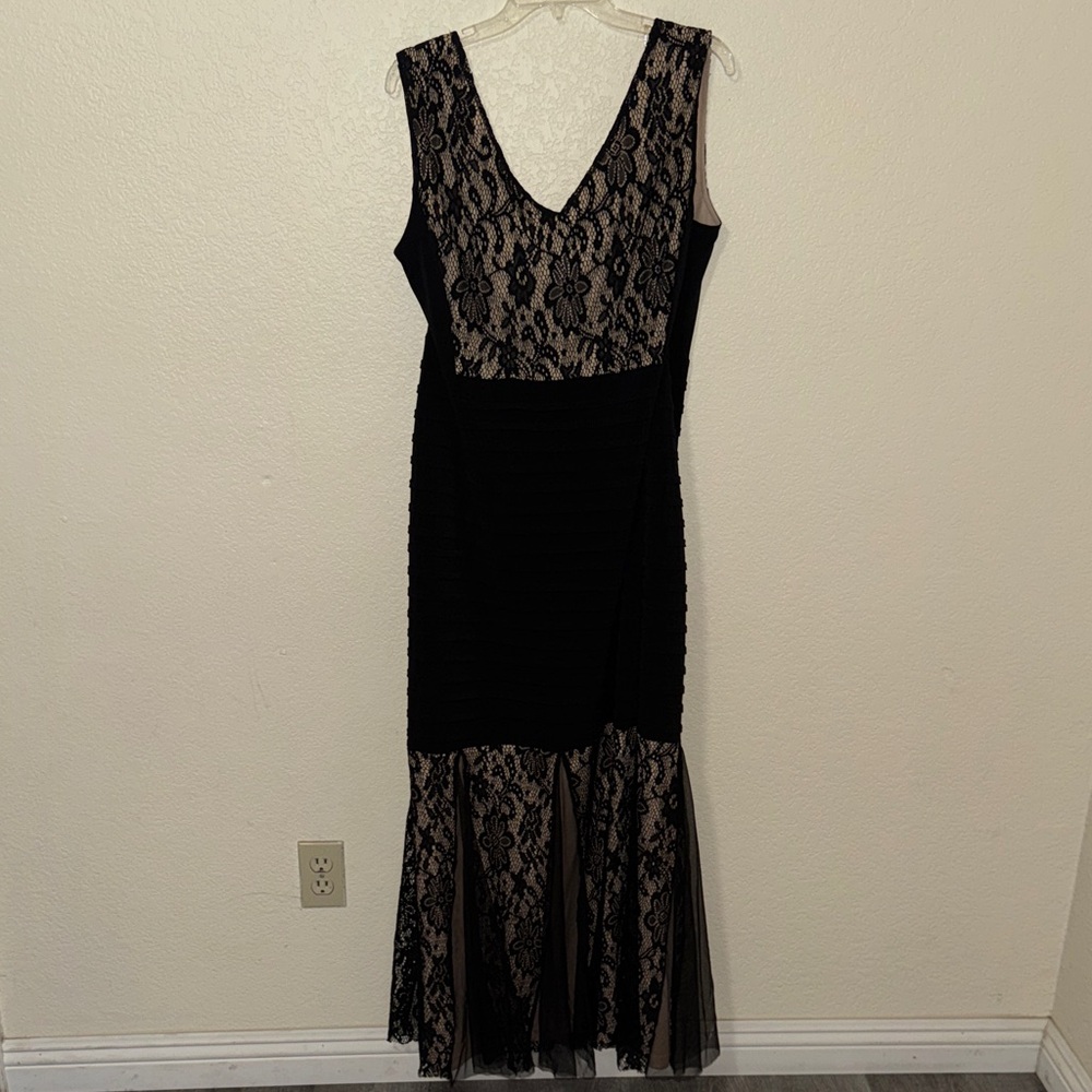 Candalite Women’s Lace Long Sleeveless Black Dress - Picture 5 of 10